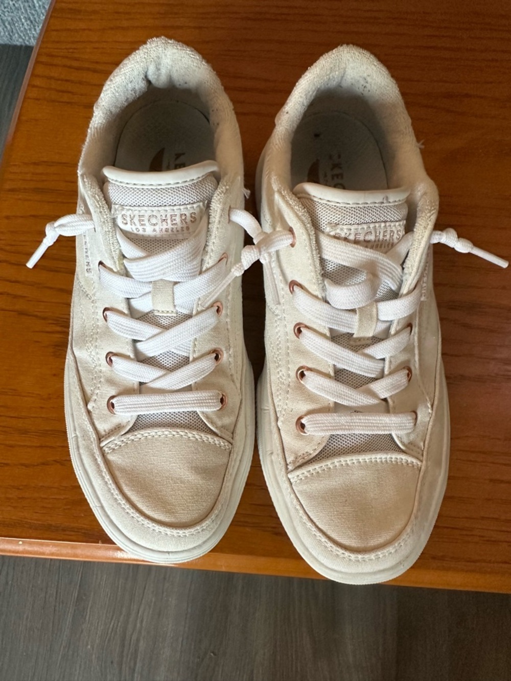 Skechers white Arch fit no tie sneakers, size 7.5